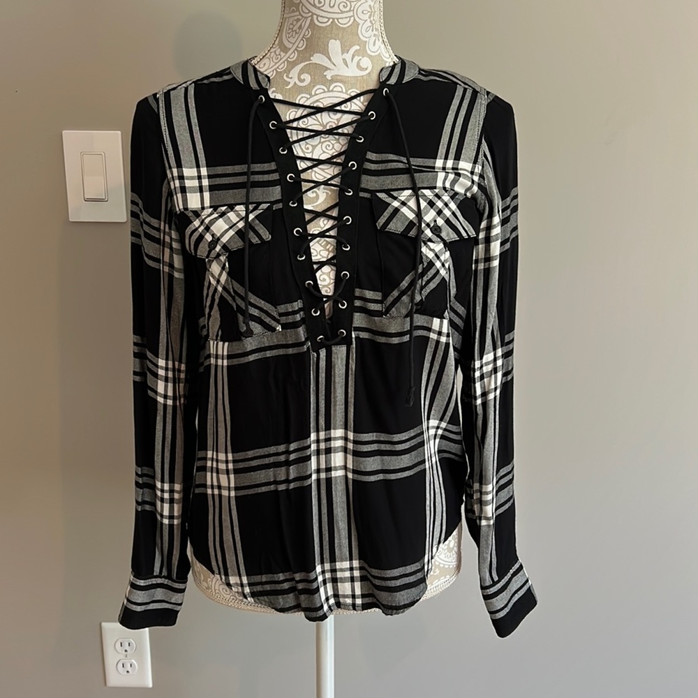 Express lace down black and white top